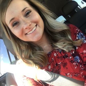 Meet your Posher, Lauren